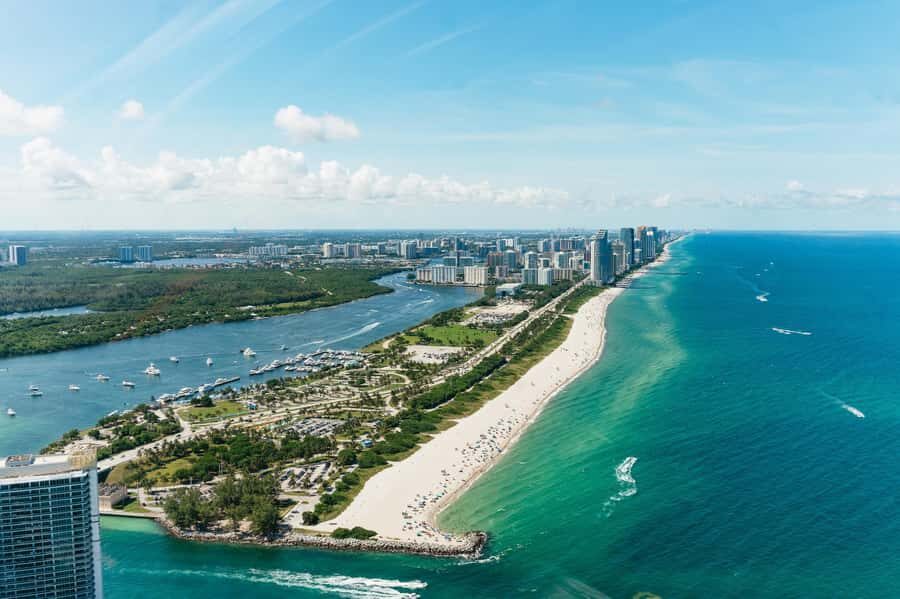 Helicopter Tour: Fort Lauderdale City and Beaches - A 15-minute bird’s-eye tour of Fort Lauderdale’s canals and beaches