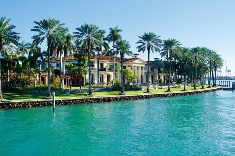 Miami: Biscayne Bay Millionaire's Row Boat Tour - Meeting point at Lombardi’s Café and the 30-minute check-in rule