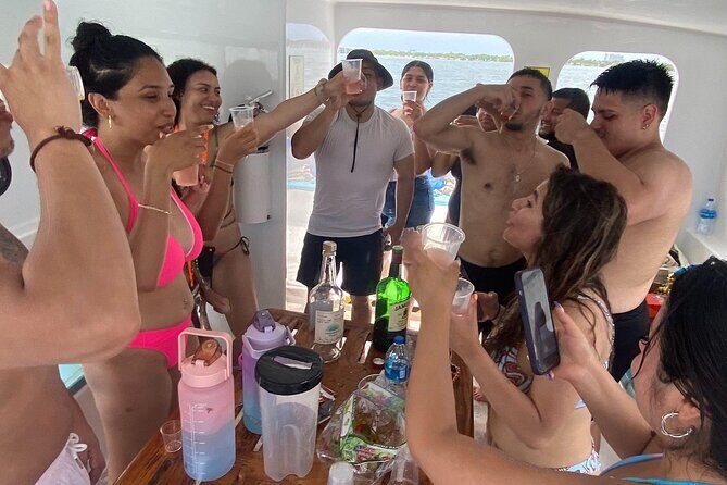 Miami Catamaran & Watersports: Jet Ski, Banana Boat & Drinks - Banana boat and towable tube: the hold-on part (and why it works)