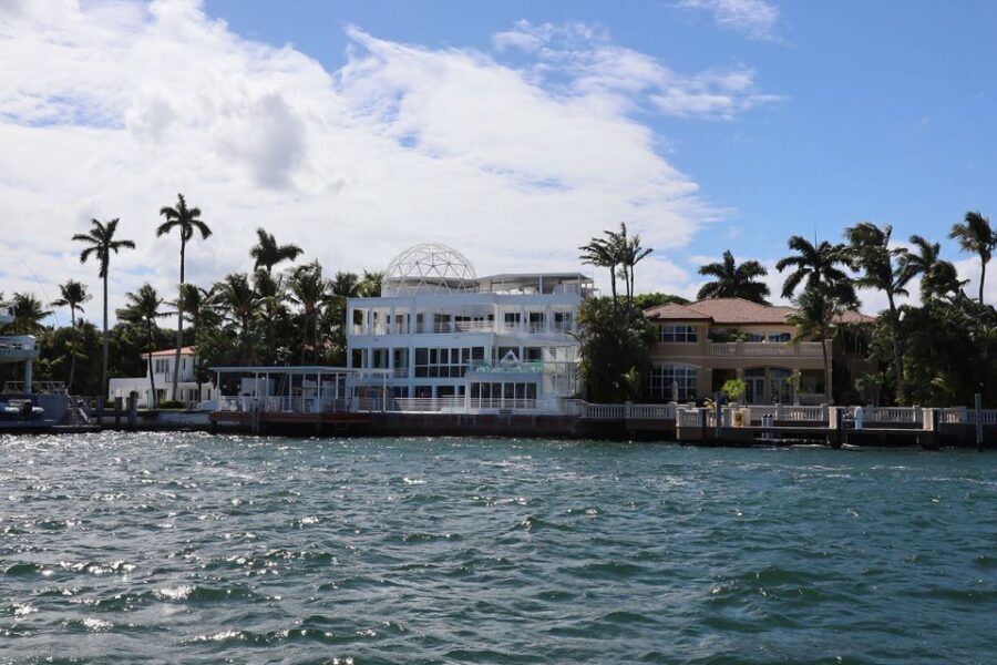 Miami Skyline Cruise of Millionaire Homes - Drinks and Snacks: A Cash Bar, Not a Food Tour