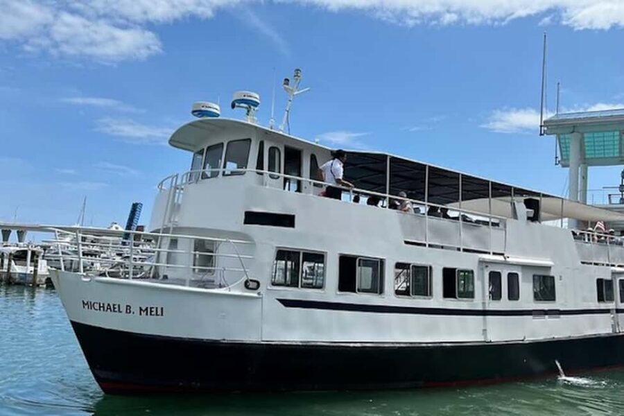 Miami Skyline Sightseeing Cruise and Millionaire Mansions - The guide and music factor: why it can feel lively or flat